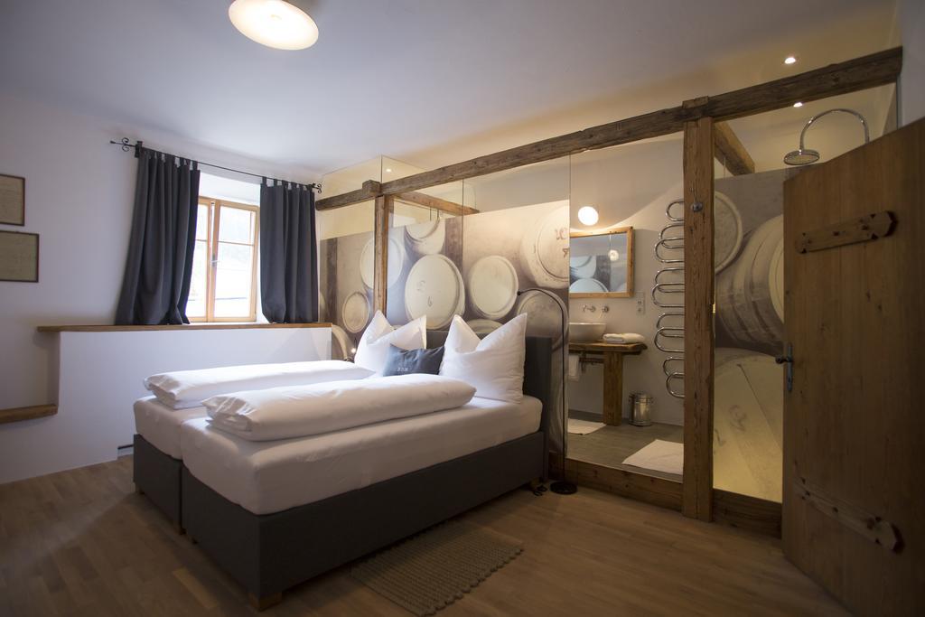 Hotel & Gourmetwirtshaus Kirchenwirt Seit 1326 Leogang Ruang foto
